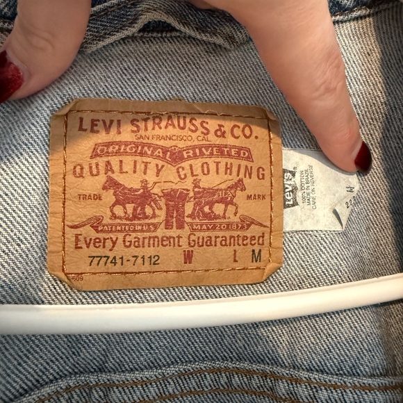 Vintage Levi’s Relaxed Denim Trucker Jacket - Picture 5 of 6